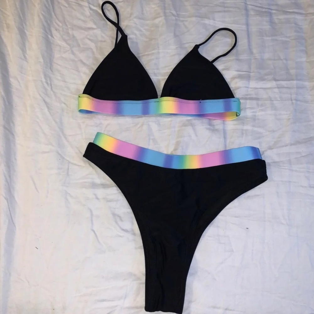 NWOT. SHEIN Thong Rainbow Bikini (S)